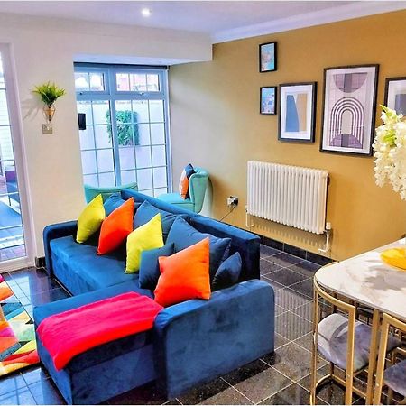 Charming 3-Bedroom House With Garden In Portsmouth, Close Parking, Train Station & Gunwharf エクステリア 写真