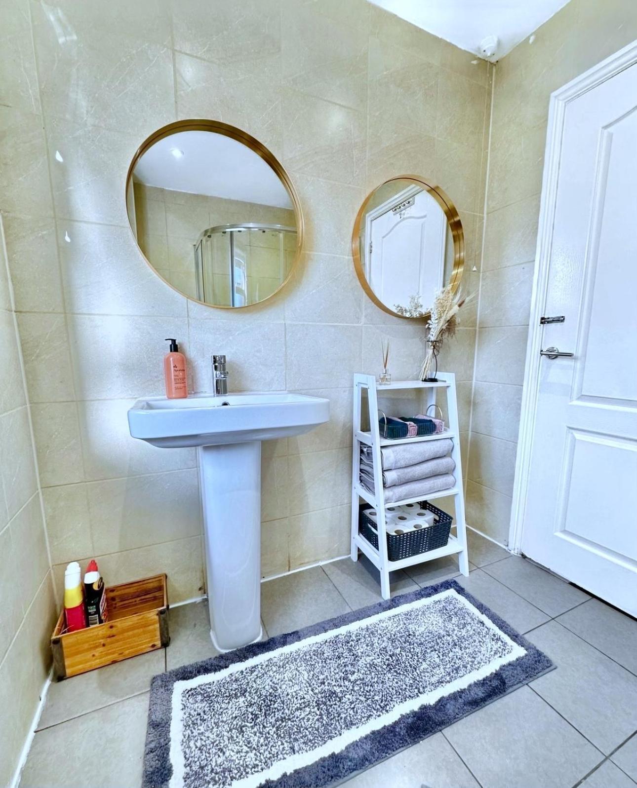 Charming 3-Bedroom House With Garden In Portsmouth, Close Parking, Train Station & Gunwharf エクステリア 写真