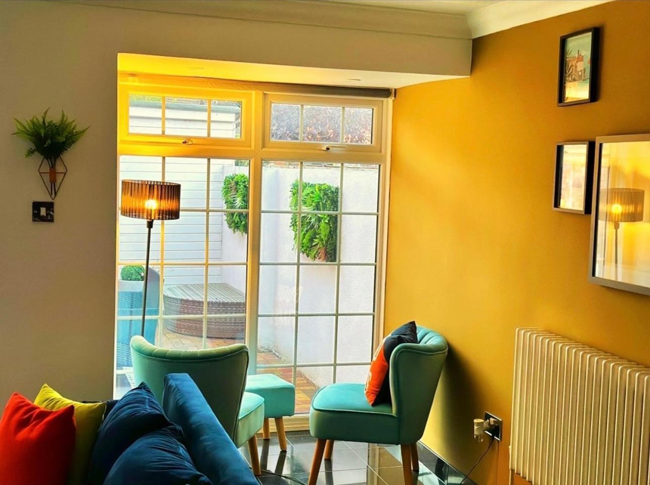 Charming 3-Bedroom House With Garden In Portsmouth, Close Parking, Train Station & Gunwharf エクステリア 写真